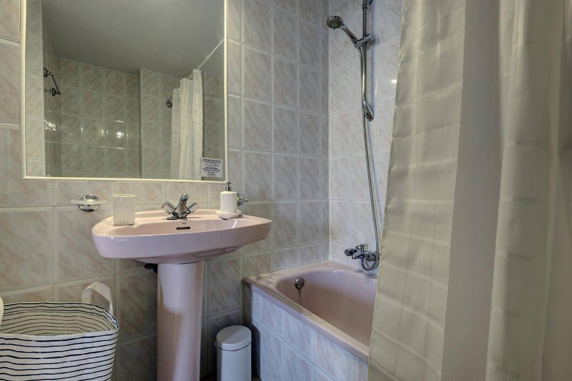 053 - Two Bed Mijas Golf Apartment In Popular Matchroom Golf Club Fuengirola Exteriör bild